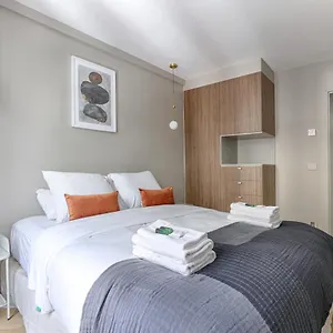 Unique Luxury Parisian Flat 2br/6p -champs Elysees Apartment Paris